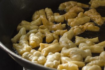 Chinese fried doughnuts