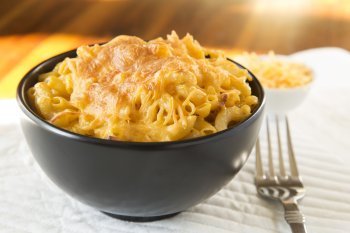Macarrones con queso (Mac and cheese)