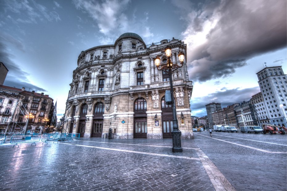 Edificio del Ayuntamiento y Teatro Arriaga Antzokia